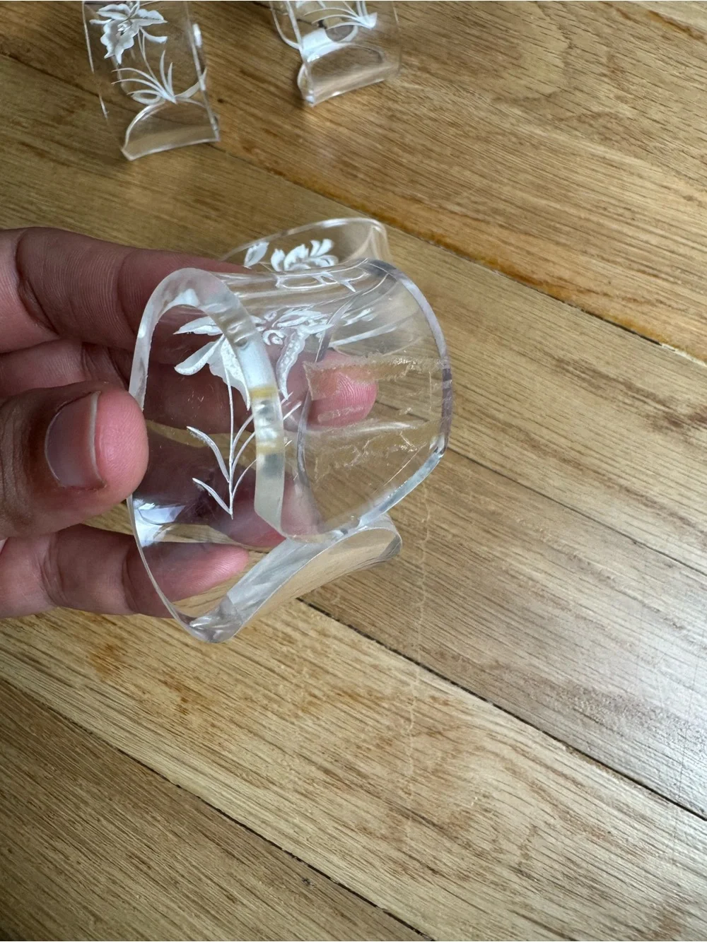 Vintage Acrylic Lucite Etched Flower Napkin Ring Holders Set Of 12